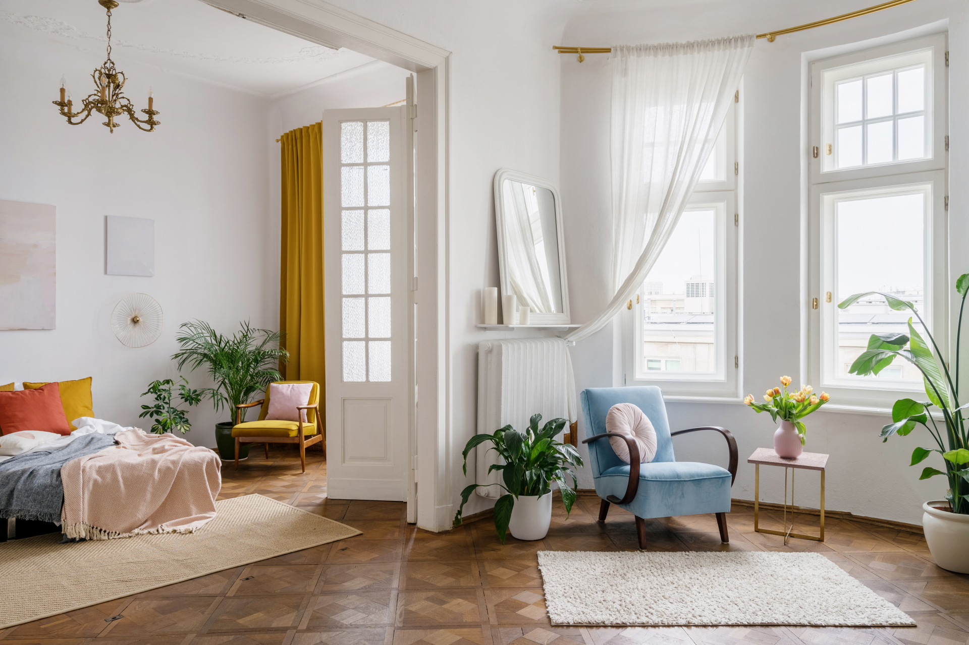 Vintage és klasszikus bútorok a modern lakásban – avagy az új és a régi tökéletes elegye